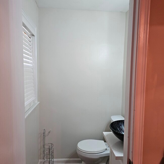 Building Photo - 4403 Estate Dr