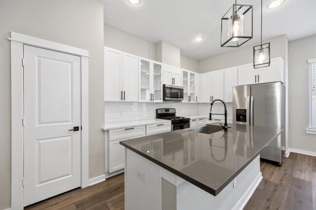 Building Photo - 8451 Berry Brush Ln