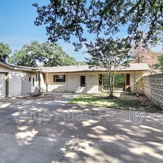 Building Photo - 1520 Sunnybrook Dr