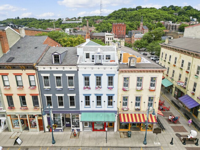 Building Photo - 122 W Elder St