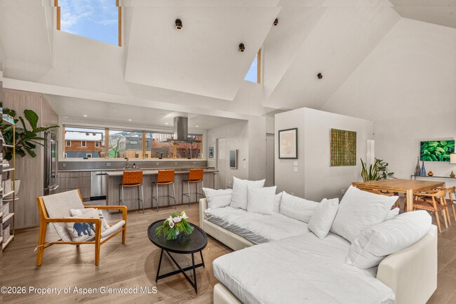 Building Photo - 113 Valley Ct