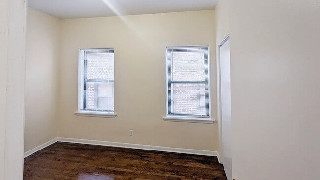 Building Photo - 5219 S Greenwood Ave