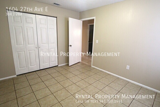 Building Photo - 1604 27th Ave E