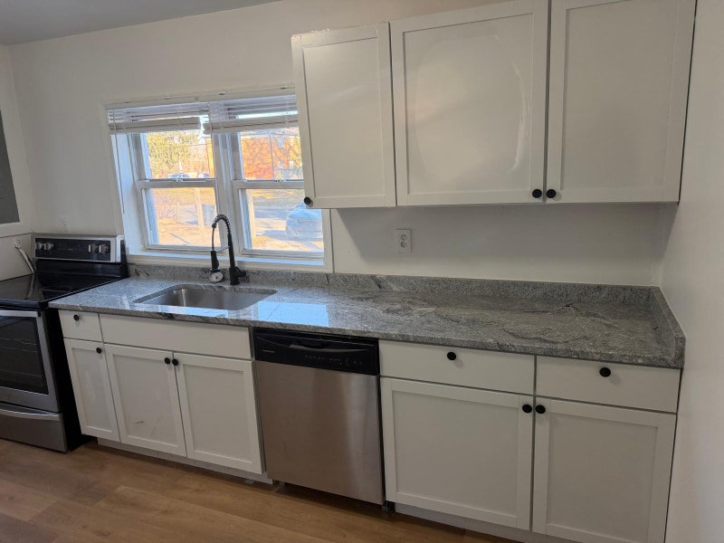 Building Photo - 1665 Elaine Rd