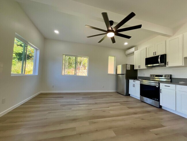 Building Photo - C109