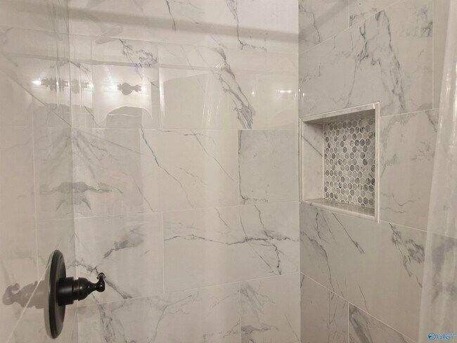 Building Photo - 9727 Wallwood Dr SE