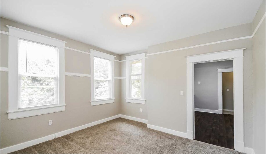 Building Photo - 9043 9th Ave