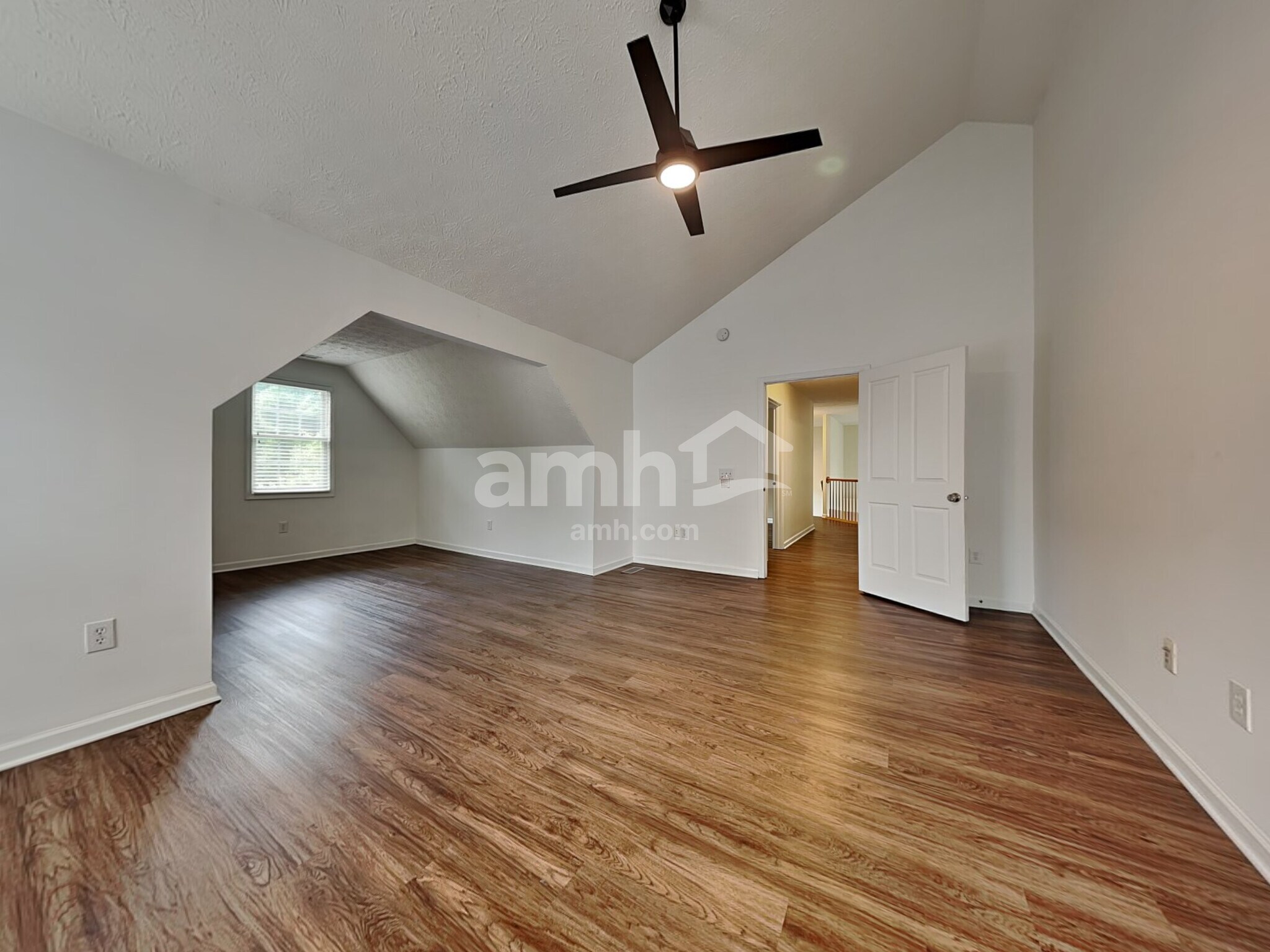 Building Photo - 551 Montgomery Dr