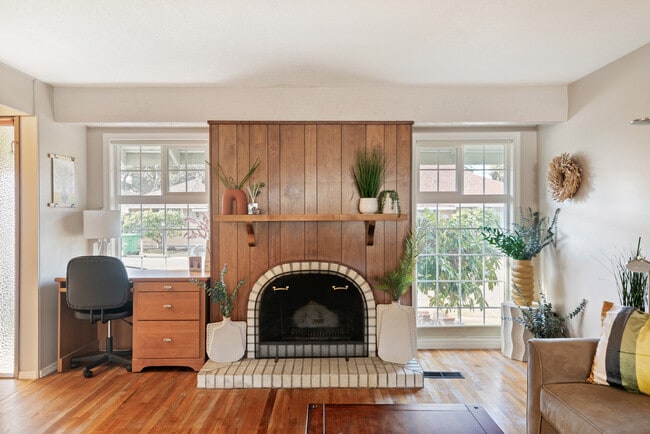 Building Photo - 5330 SW Mayfair Ct