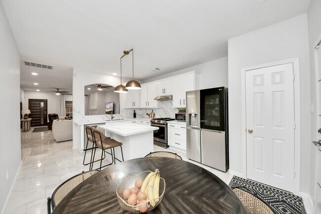 Building Photo - 2730 Empire Oaks Lane