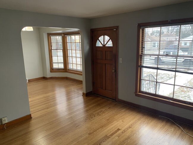 Building Photo - 2513 18th Ave