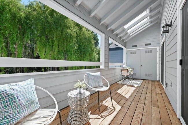 Building Photo - 1735 Parkview Green Cir