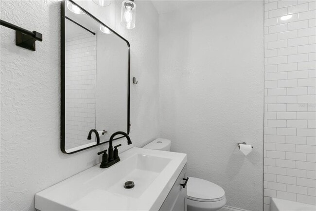 Building Photo - 4049 Iris St N