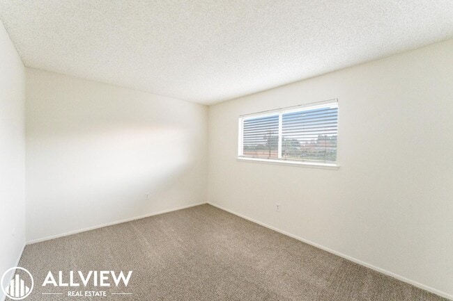 Building Photo - Charming 2-Bedroom Home Steps from Los Rios District