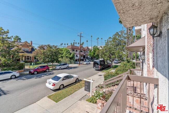 Building Photo - 1750 N Harvard Blvd