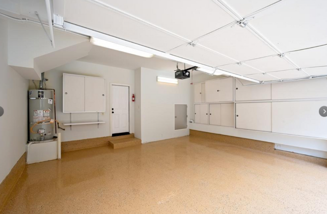 Building Photo - 17 Calvados