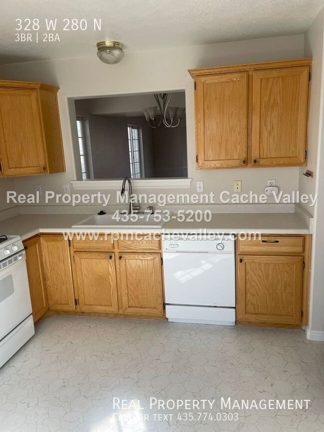 Building Photo - 328 280 N