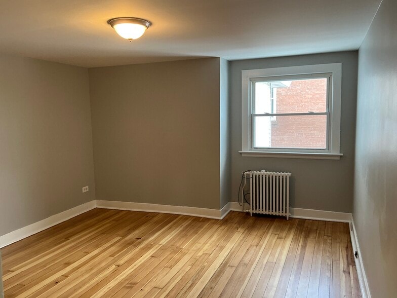 Building Photo - 160 S Main St