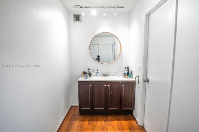 Building Photo - 401 Golden Isles Dr