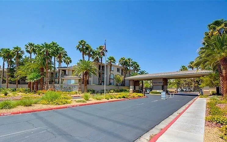 Building Photo - 7115 S Durango Dr