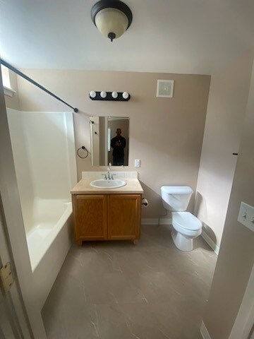 Building Photo - 712 Oakmont Rd