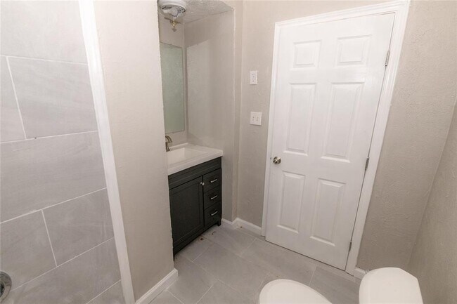 Building Photo - 200 W James Ave