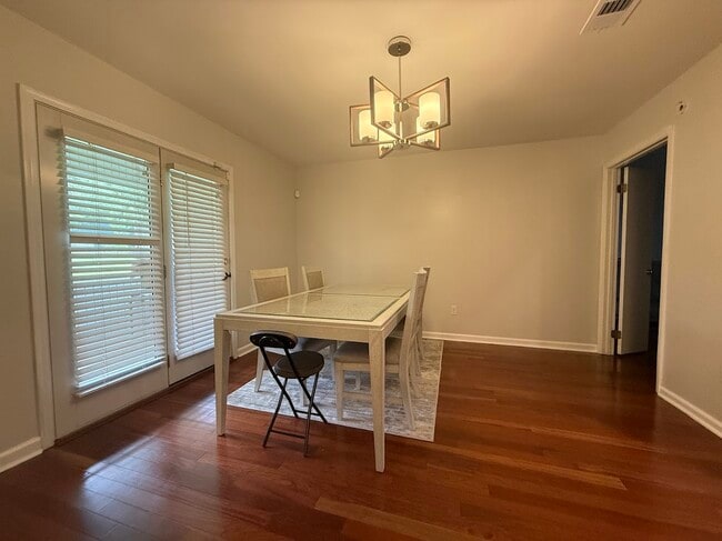 Building Photo - 2026 Rob Way