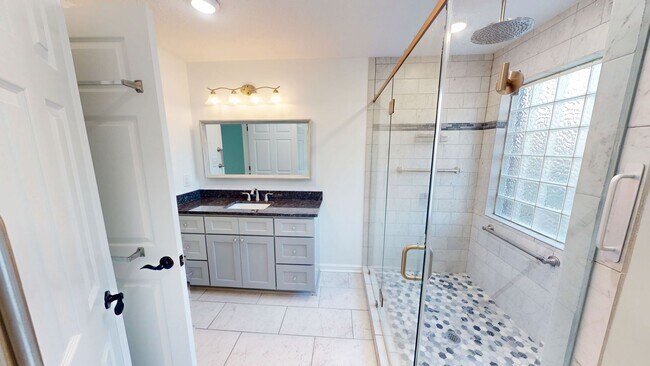 Building Photo - 3 Bedroom Condo in Kings Grant w/ Luxury Updates!