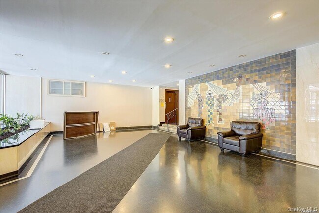 Building Photo - 63-84-84 Saunders St