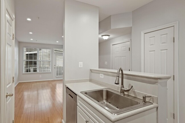 Building Photo - 2651 Park Tower Dr