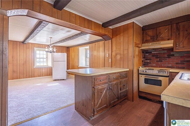 Building Photo - 621 Nursery Rd