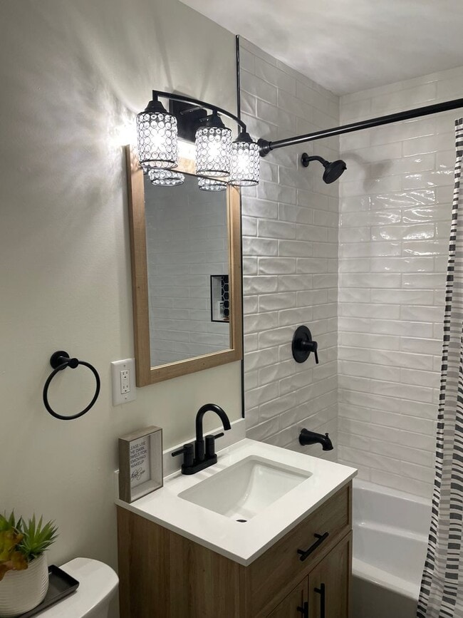 Building Photo - Section 8 Ready Home ! Accepting S8 Applicants Only!