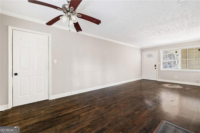 Building Photo - 21 Delmont Dr NE