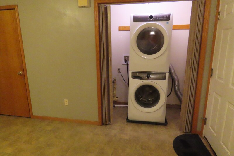 Building Photo - 2025 S Main St