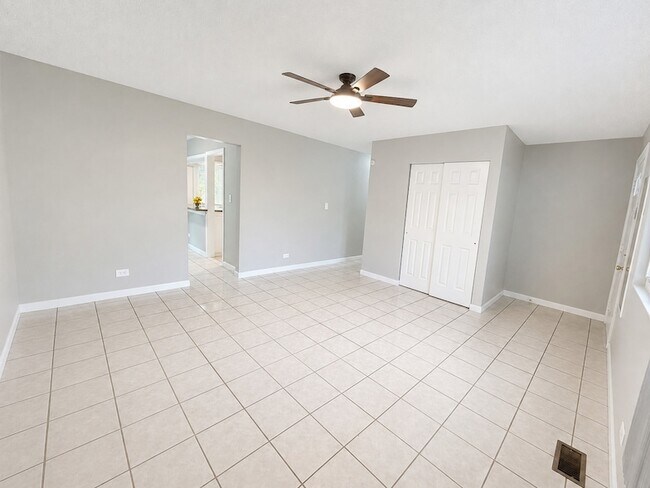 Building Photo - 6847 Hawthorne Ln