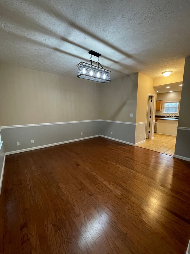 Building Photo - Beautiful 4 Bedroom Single Family Home - Harrison School District