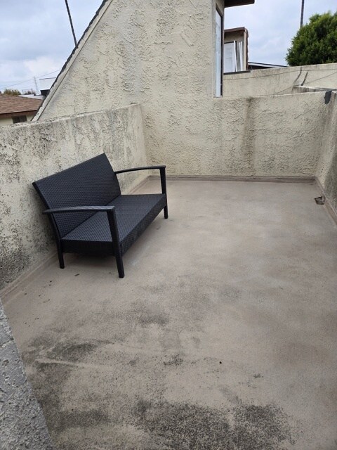 Rooftop patio - 2704 Ruhland Ave