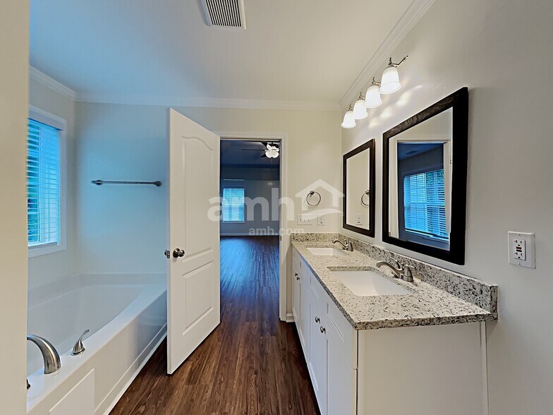 Building Photo - 303 Millpond Pkwy