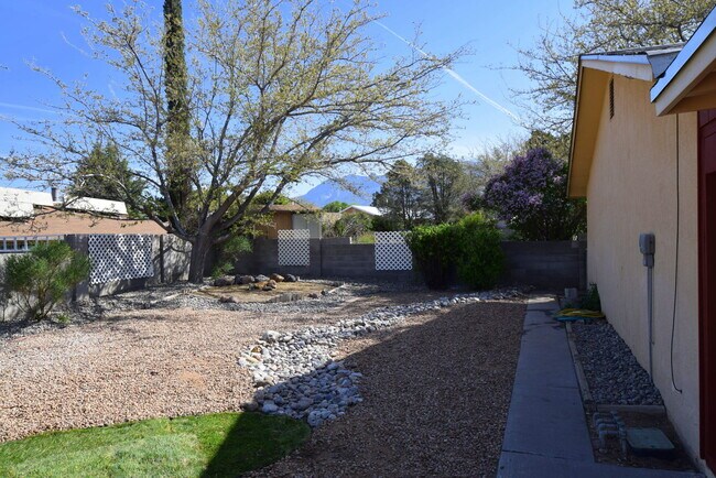 Building Photo - Pristine NE Home! NEW KITCHEN LA CUEVA S.D...