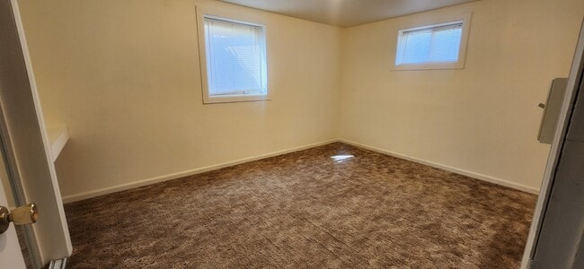 Building Photo - 405 S 12th Ave