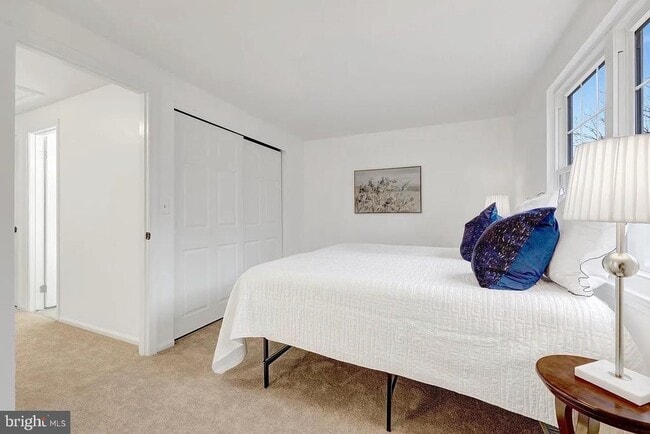 Building Photo - 37 Alden Ct