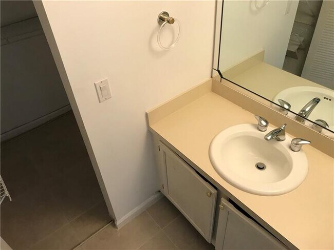 Building Photo - 2850 Palmwood Ter