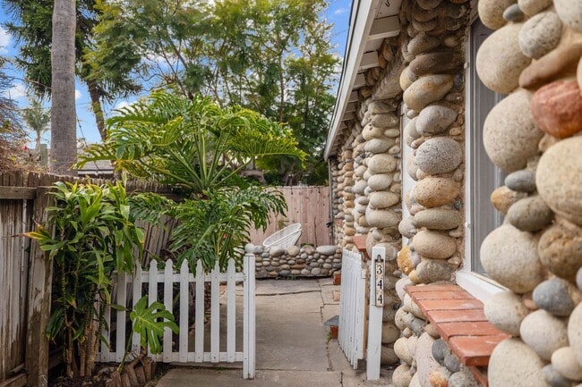 Building Photo - 344 Bonair St