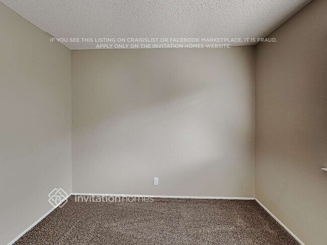 Building Photo - 120 Persimmon Dr