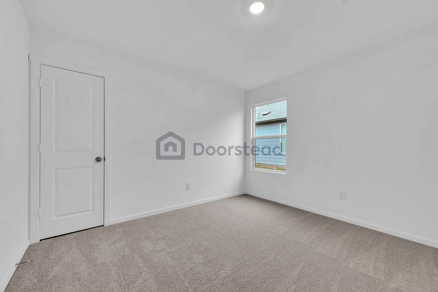 Building Photo - 3012 Yellow Pine Ave