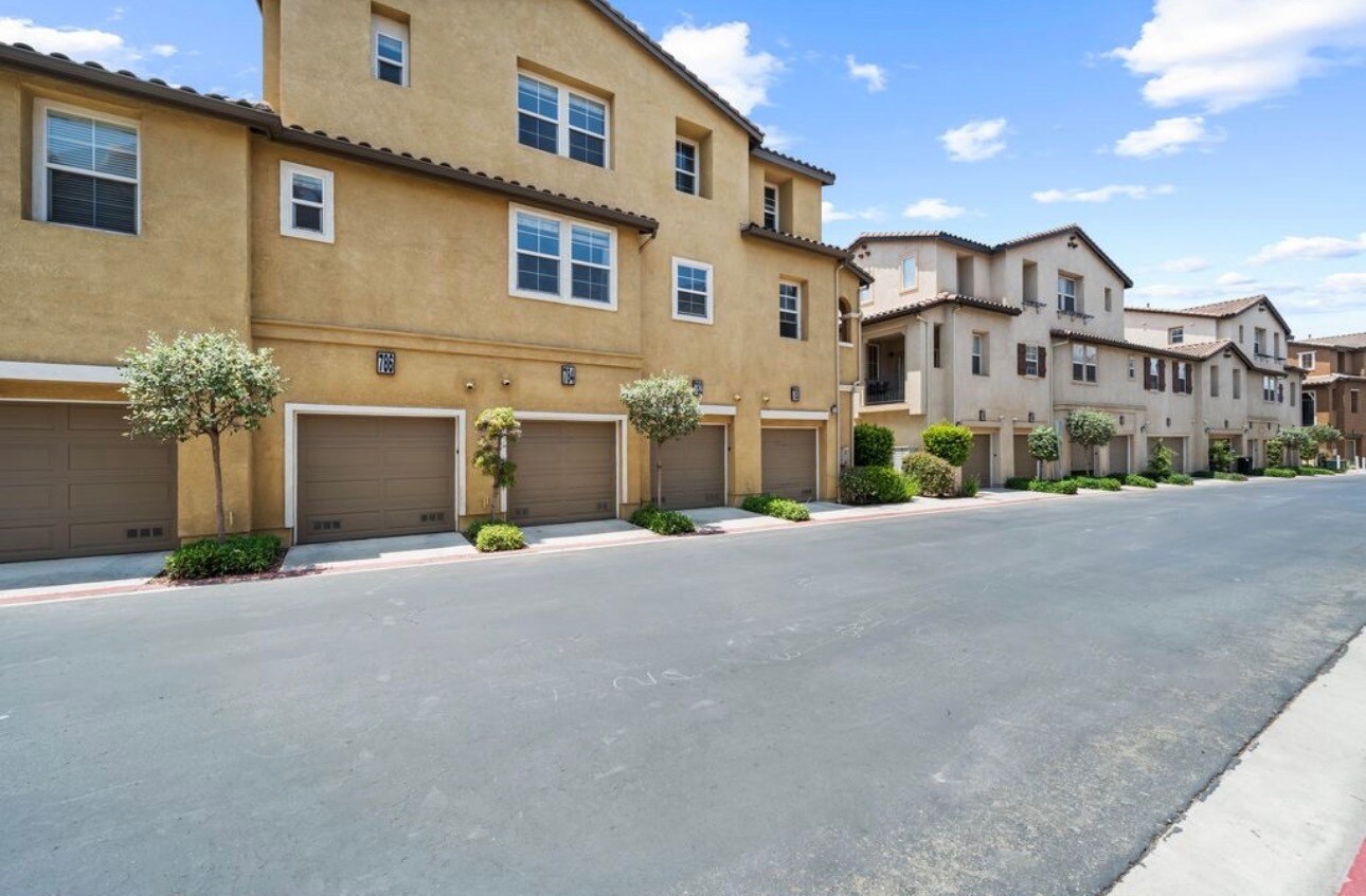 Building Photo - 732 Portside Pl