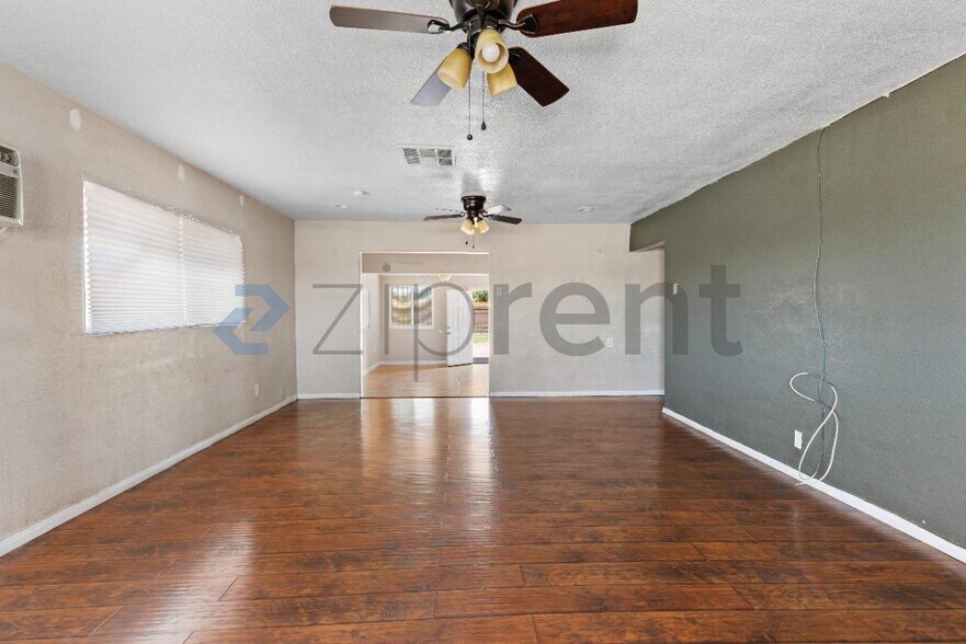 Building Photo - Unit