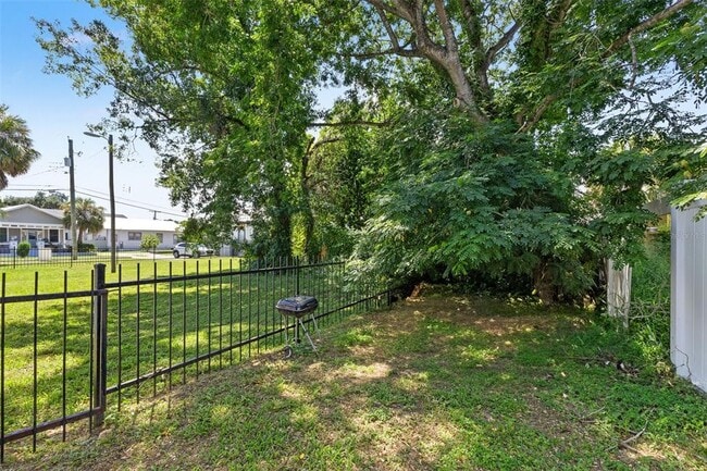 Building Photo - 923 E 12th Ave