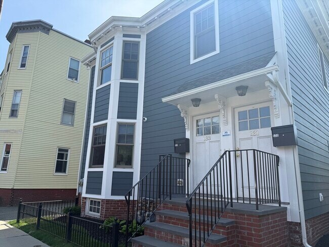 Building Photo - 133 Putnam Ave