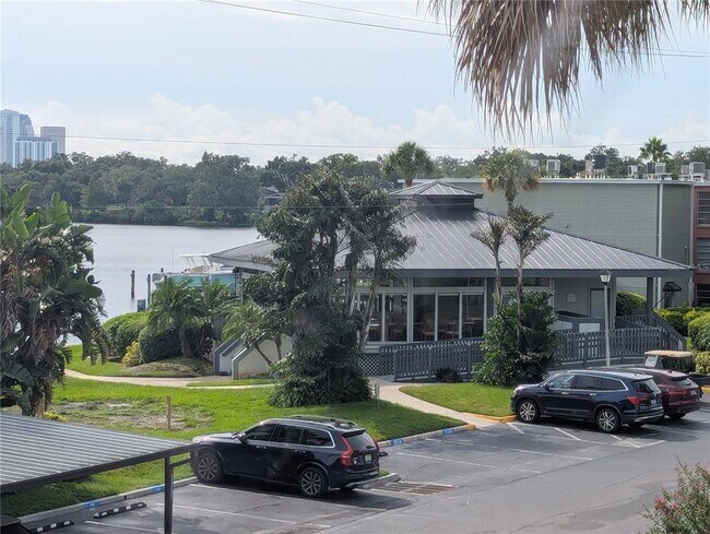 Building Photo - 2424 W Tampa Bay Blvd